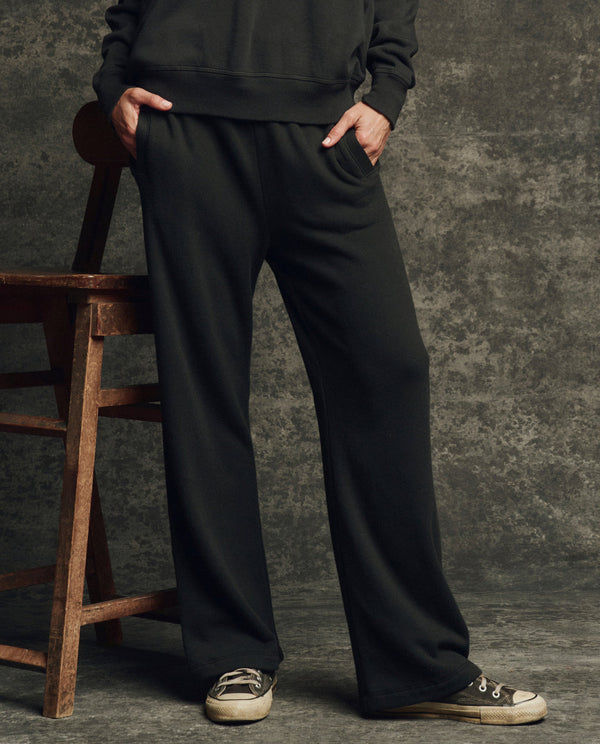 THE FLEECE VICTORY SWEATPANT ALMOST BLACK