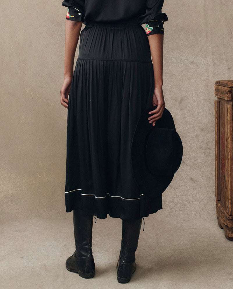 THE HEIRLOOM ROSE HIGHLAND SKIRT BLACK