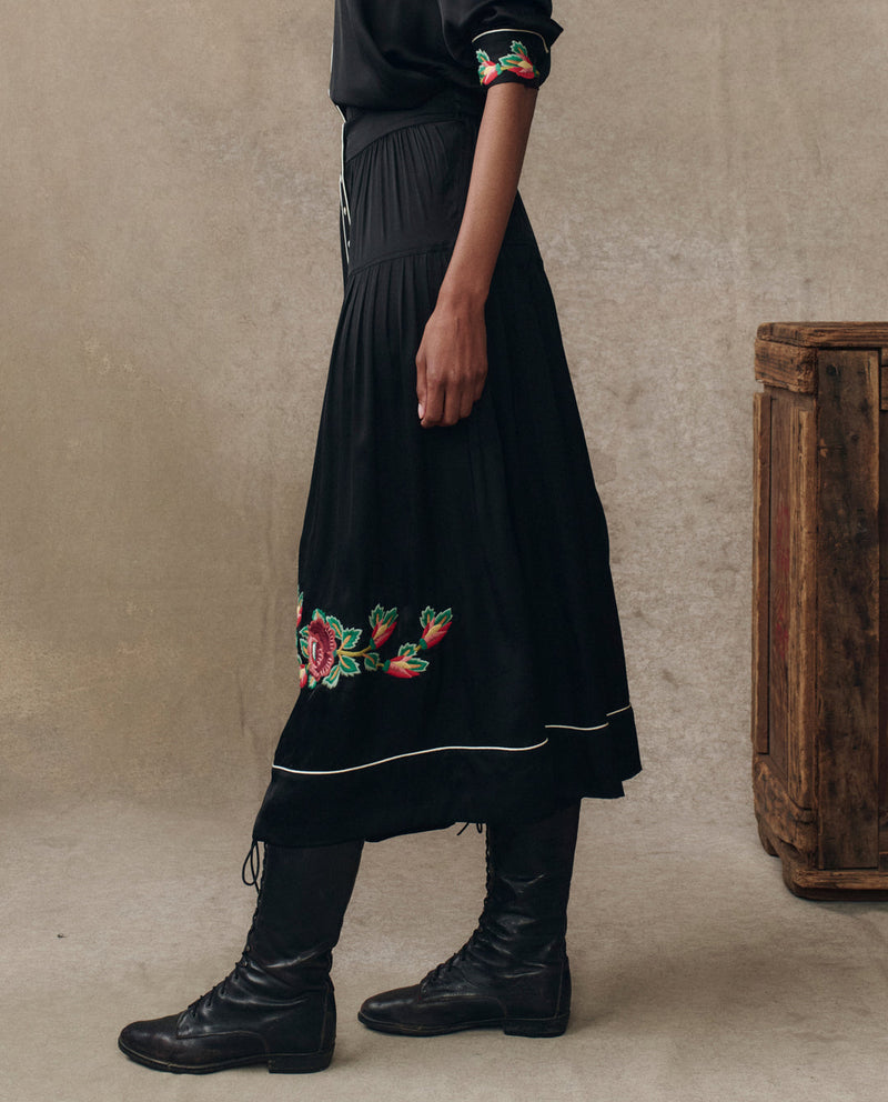 THE HEIRLOOM ROSE HIGHLAND SKIRT BLACK