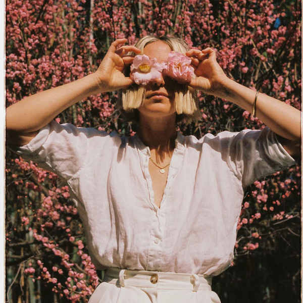 MEDALLION SIGNET NECKLACE ONE CHARM WITH CHAIN